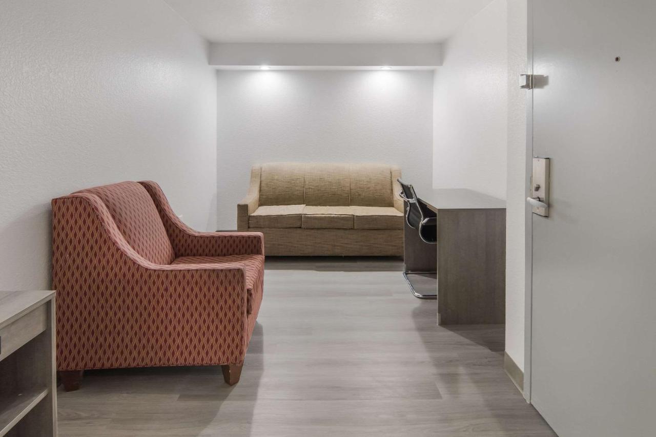 Quality Inn & Suites Richardson-Dallas エクステリア 写真